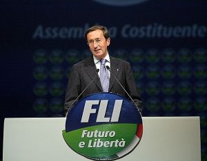 02-fini-assemblea_costituente-fli_590-490